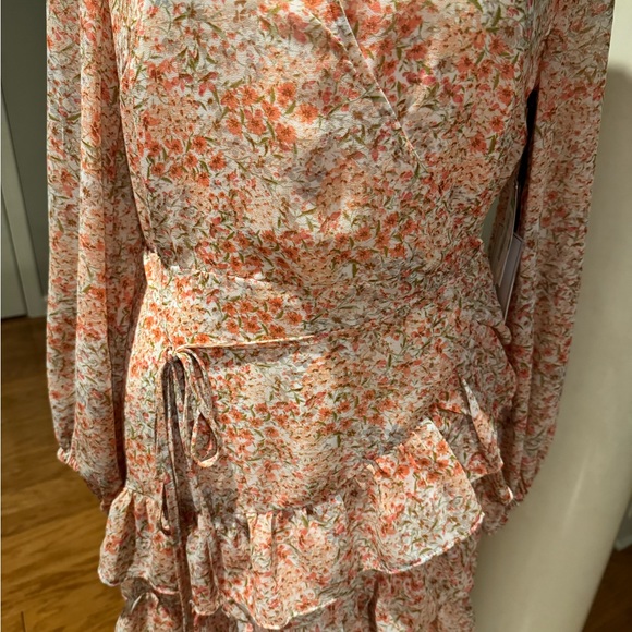 NWT  1. STATE
V-Neck Long Sleeve Floral Tiered Ruffle Mini Wrap Dress - Picture 4 of 6